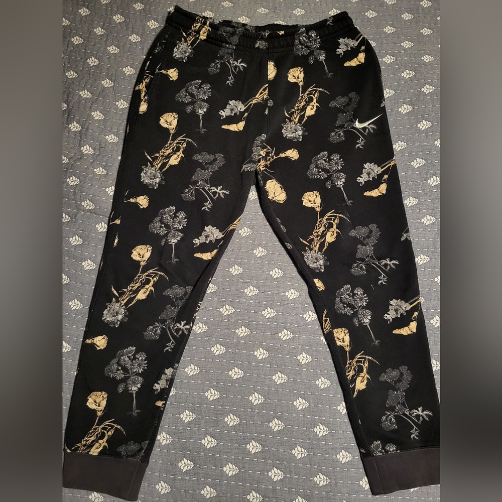 Nike jogger sweatpants size L